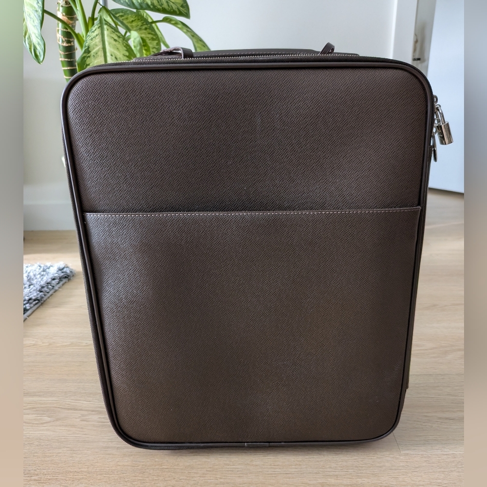 Louis Vuitton Taiga Pegase 45